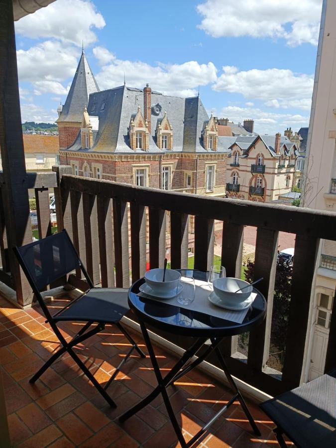 Grand Studio Hyper Centre Avec Balcon Tout Refait Mars 2025 Deauville Exterior photo