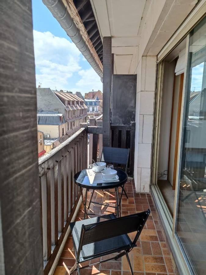 Grand Studio Hyper Centre Avec Balcon Tout Refait Mars 2025 Deauville Exterior photo